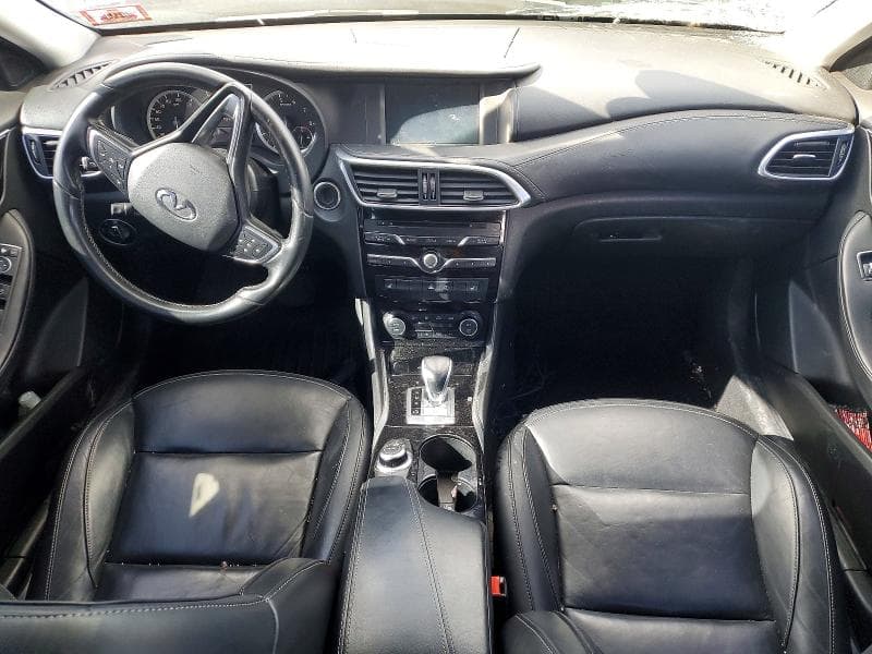 2017 INFINITI QX30 LUXURY 8