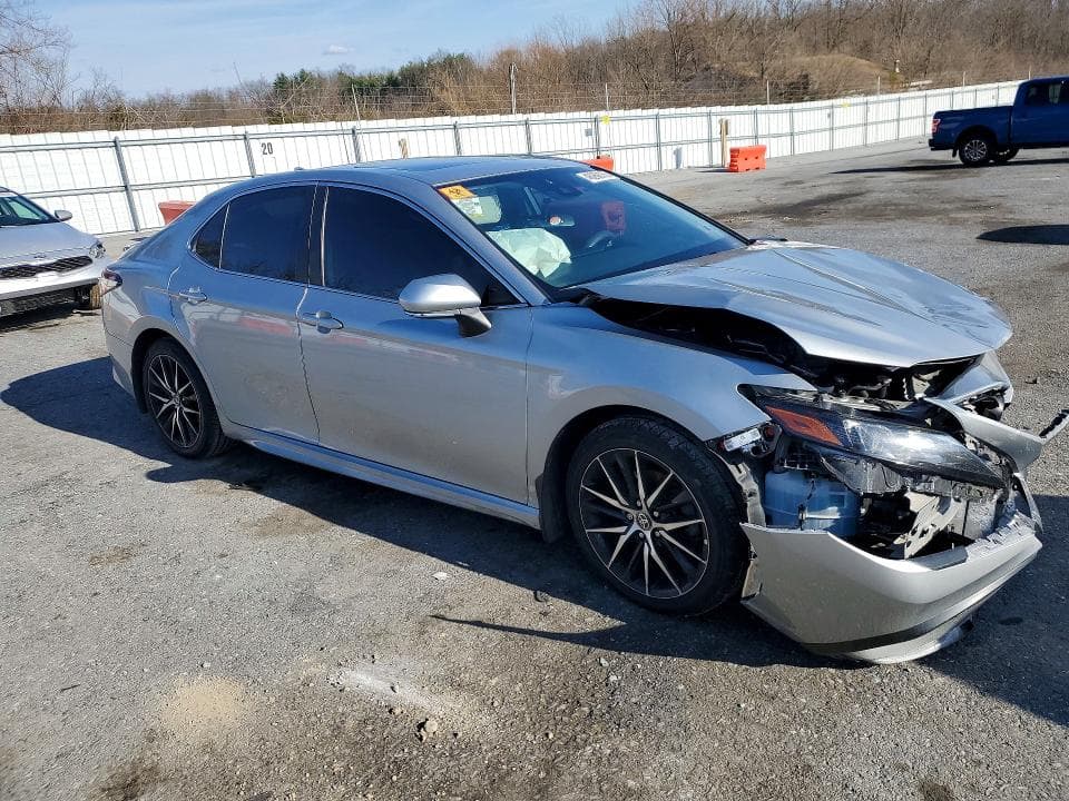 2022 TOYOTA CAMRY SE 4