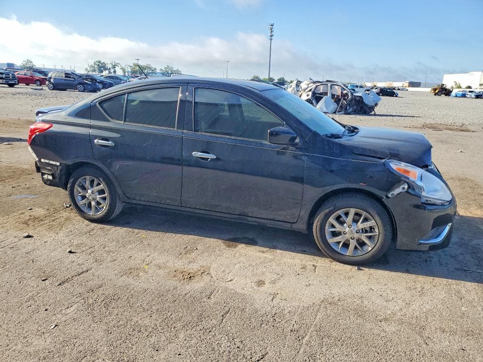 2018 NISSAN VERSA SV 4