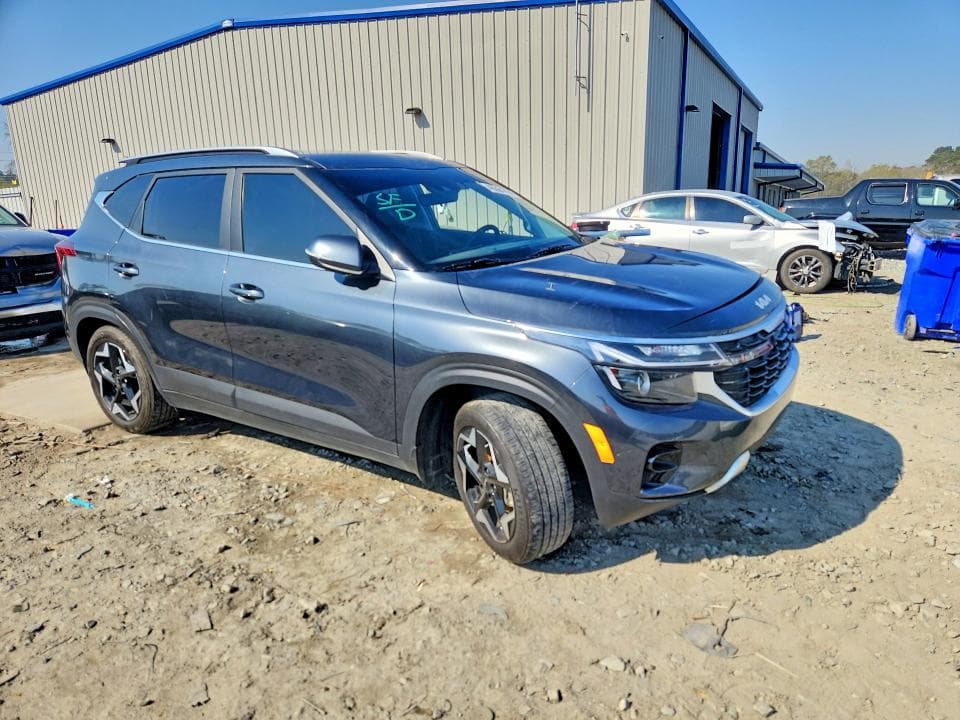 2025 KIA SELTOS EX 4