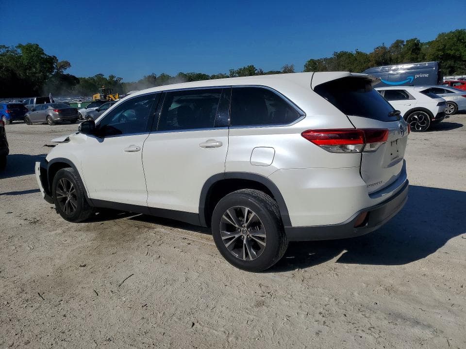 2019 TOYOTA HIGHLANDER LE 2