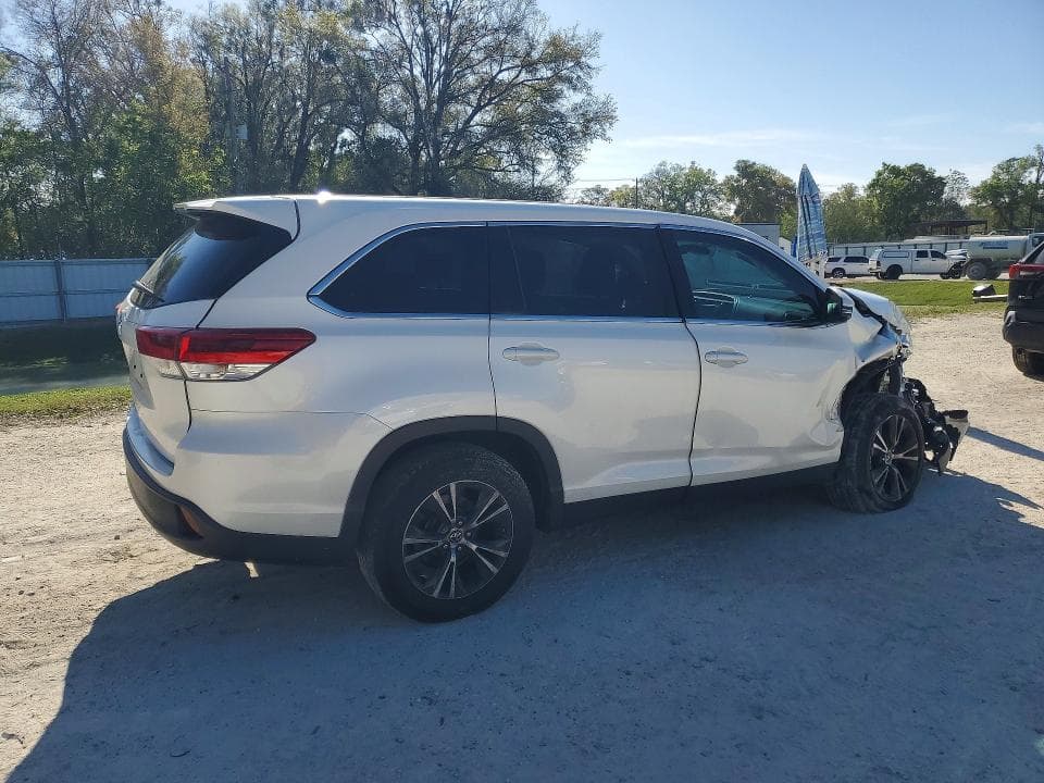 2019 TOYOTA HIGHLANDER LE 3