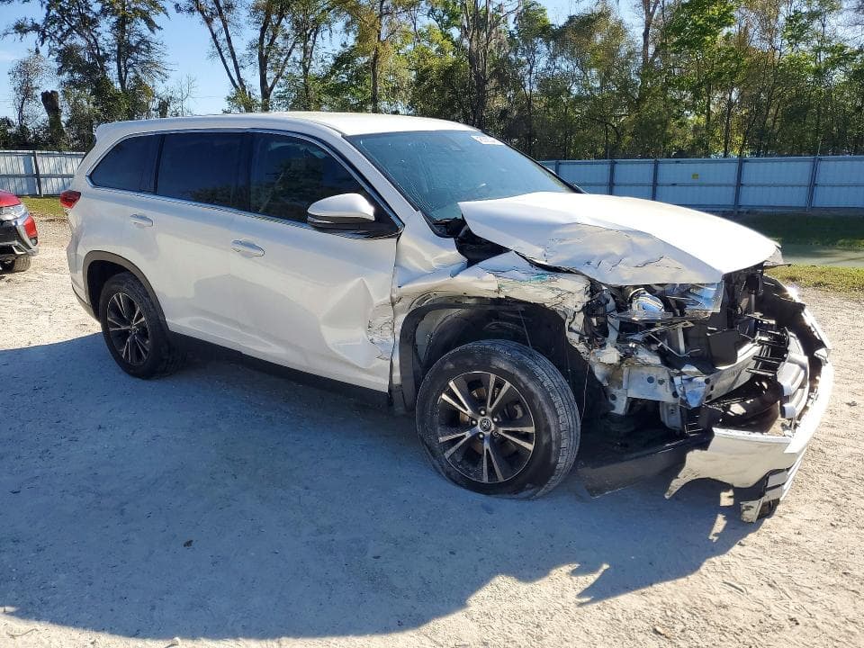 2019 TOYOTA HIGHLANDER LE 4