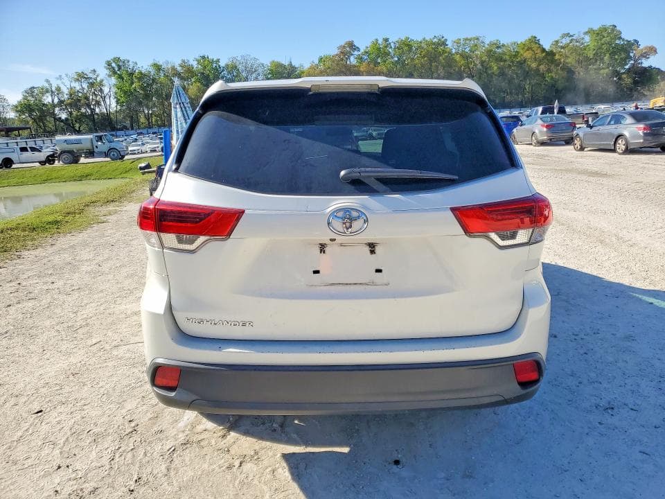 2019 TOYOTA HIGHLANDER LE 6