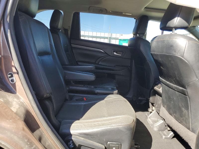 2018 TOYOTA HIGHLANDER LIMITED 11