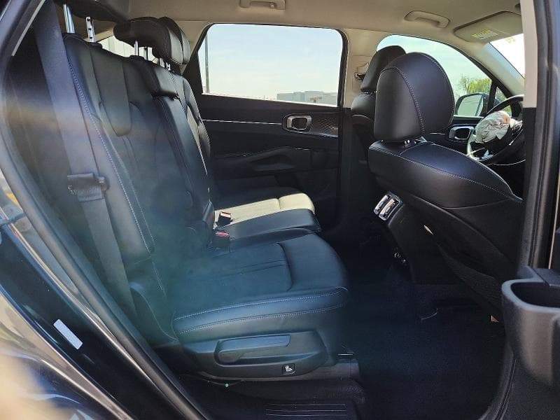 2023 KIA SORENTO S 11