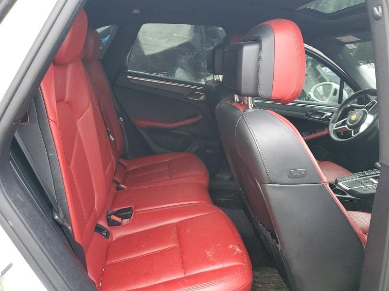 2018 PORSCHE MACAN 11