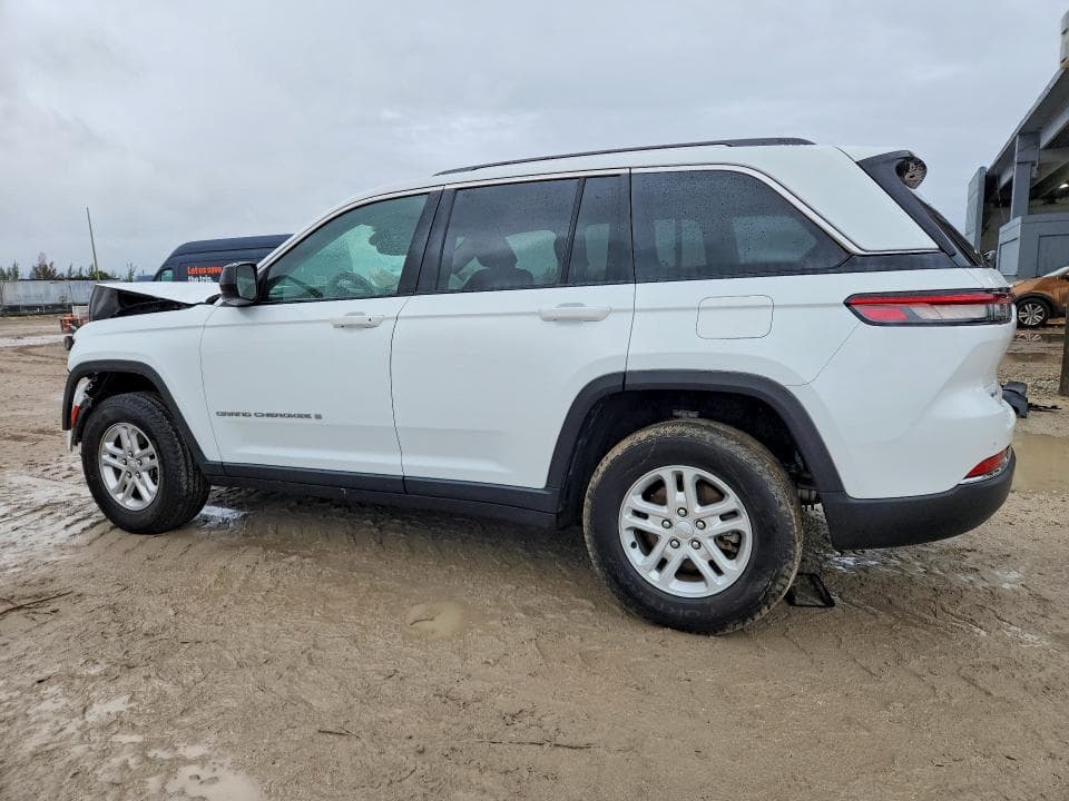 2022 JEEP GRAND CHEROKEE LAREDO 2