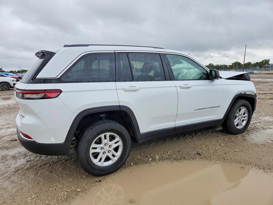 2022 JEEP GRAND CHEROKEE LAREDO 3