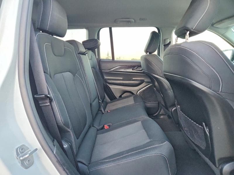 2022 JEEP GRAND CHEROKEE LAREDO 10