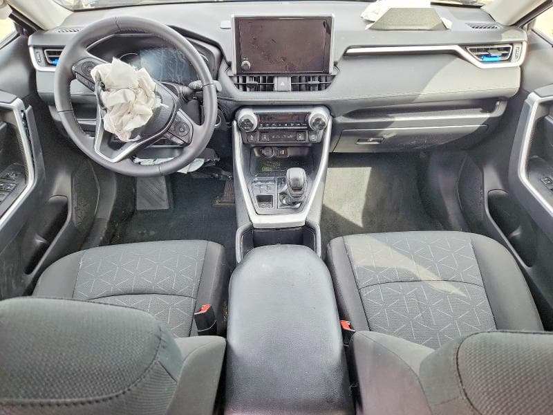 2024 TOYOTA RAV4 XLE XLE 8