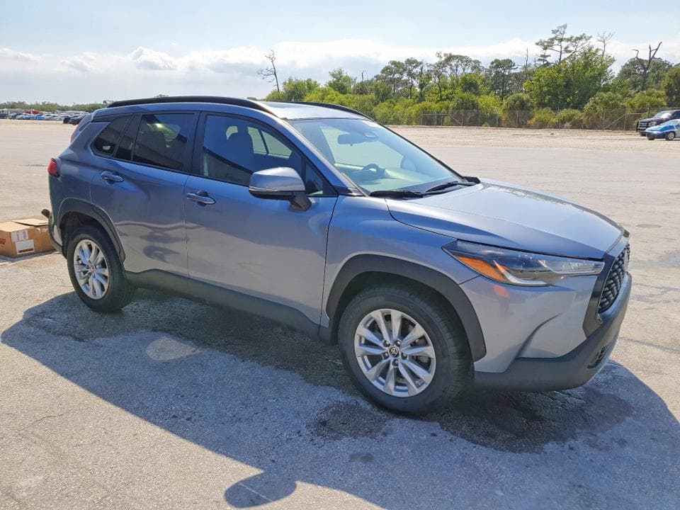 2023 TOYOTA COROLLA CROSS LE 4
