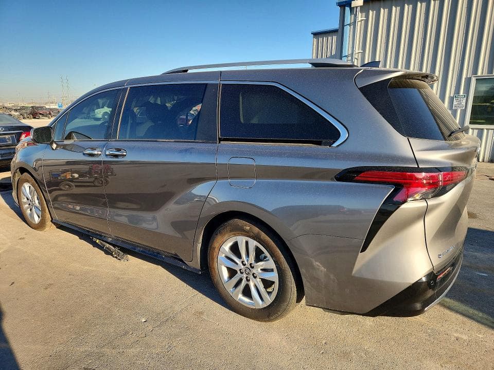 2026 TOYOTA SIENNA LIMITED 7-PASSENGER 2