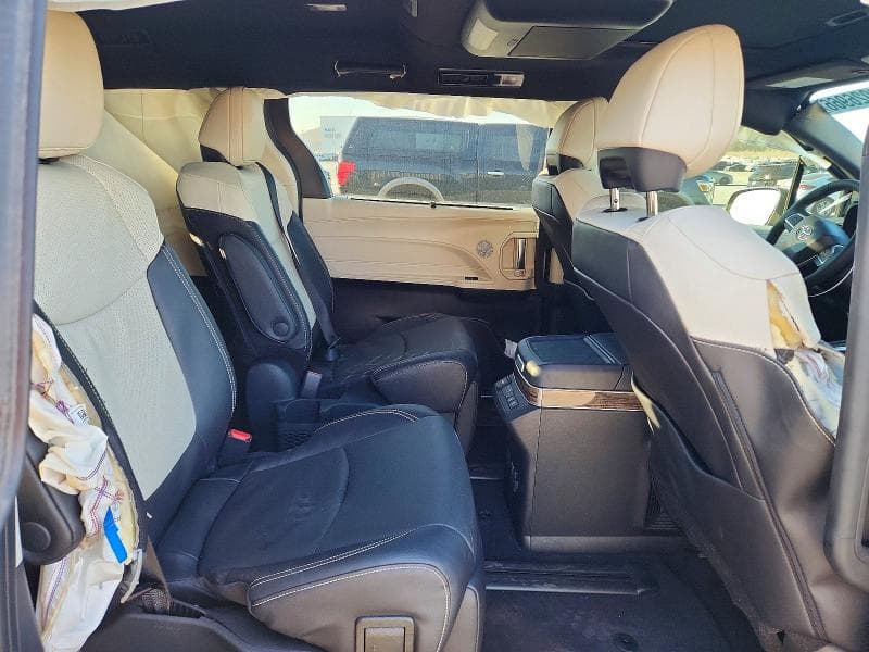 2026 TOYOTA SIENNA LIMITED 7-PASSENGER 11