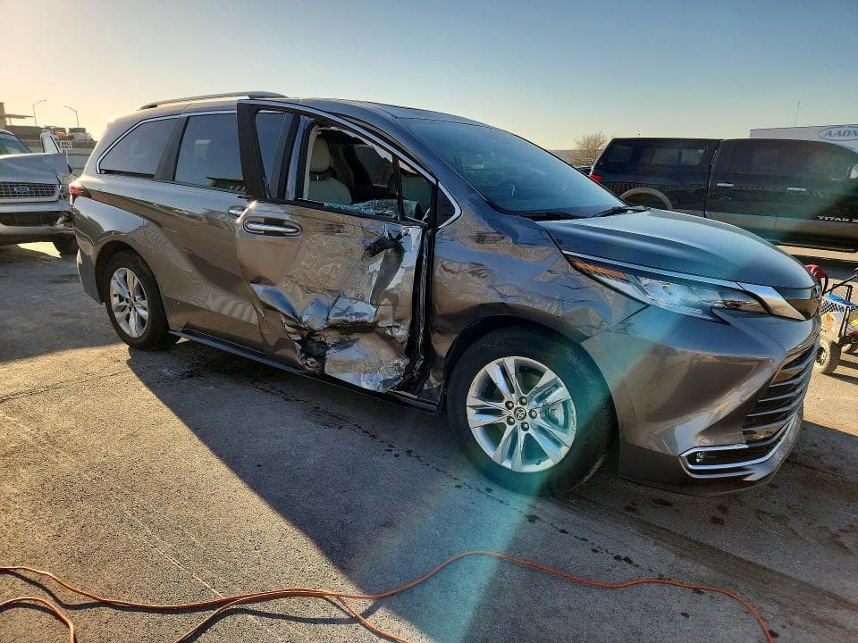2026 TOYOTA SIENNA LIMITED 7-PASSENGER 4