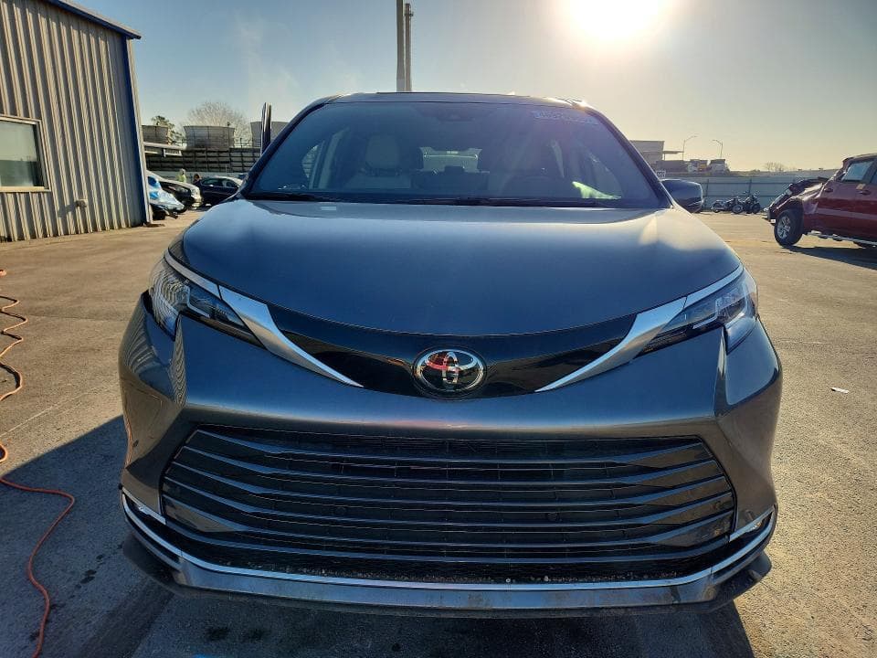 2026 TOYOTA SIENNA LIMITED 7-PASSENGER 5