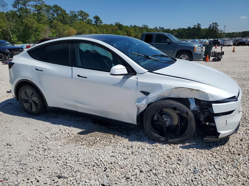 2026 TESLA MODEL Y 4