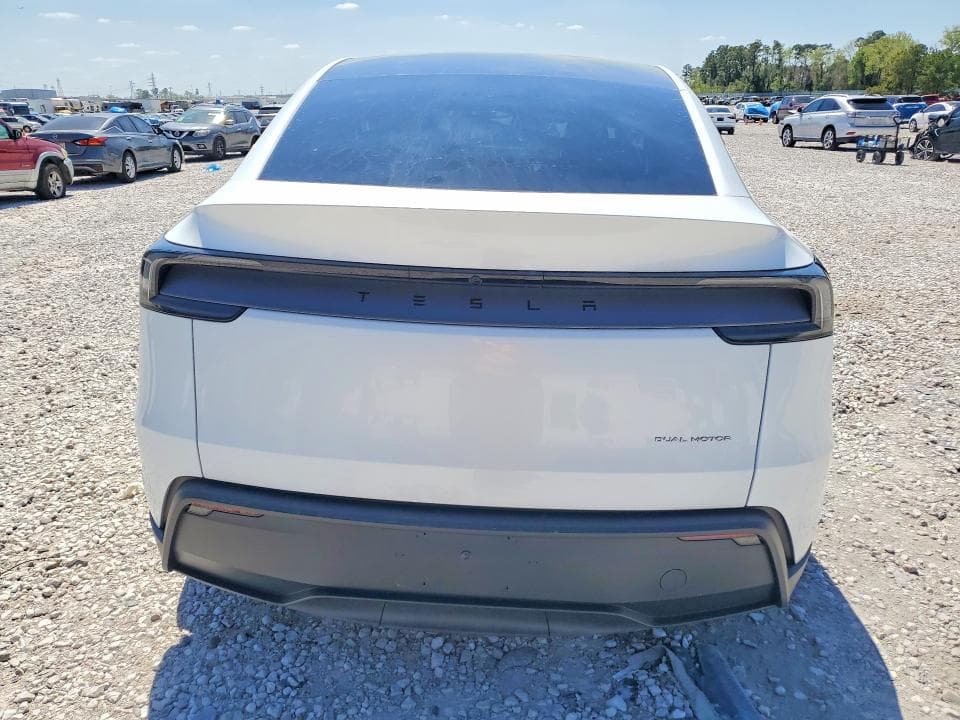 2026 TESLA MODEL Y 6