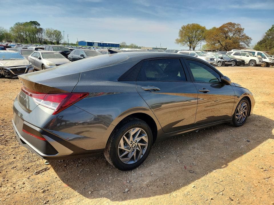2024 HYUNDAI ELANTRA SEL 3