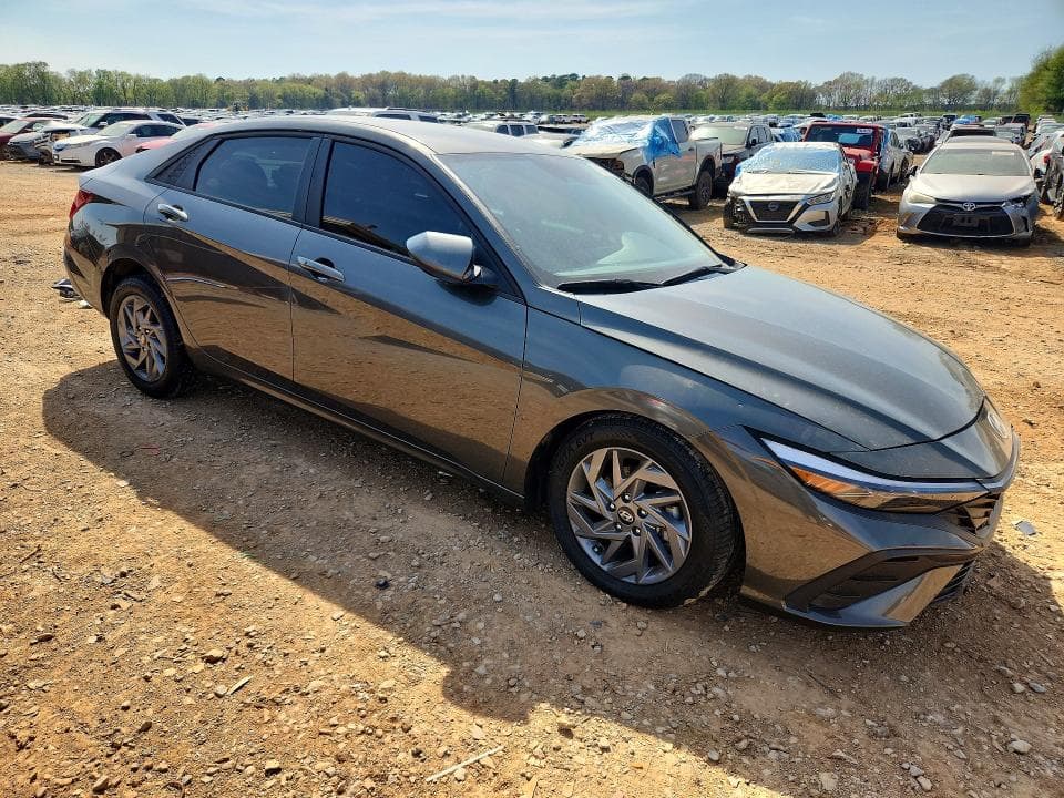 2024 HYUNDAI ELANTRA SEL 4