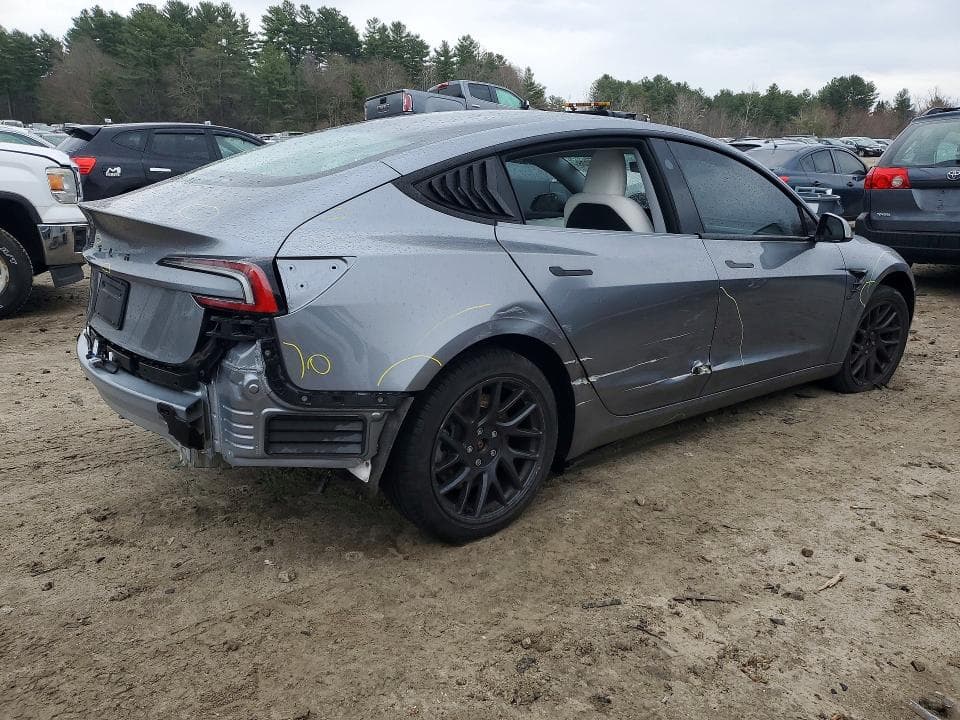 2025 TESLA MODEL 3 3