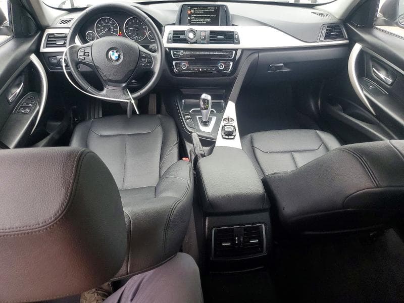 2017 BMW 320 9
