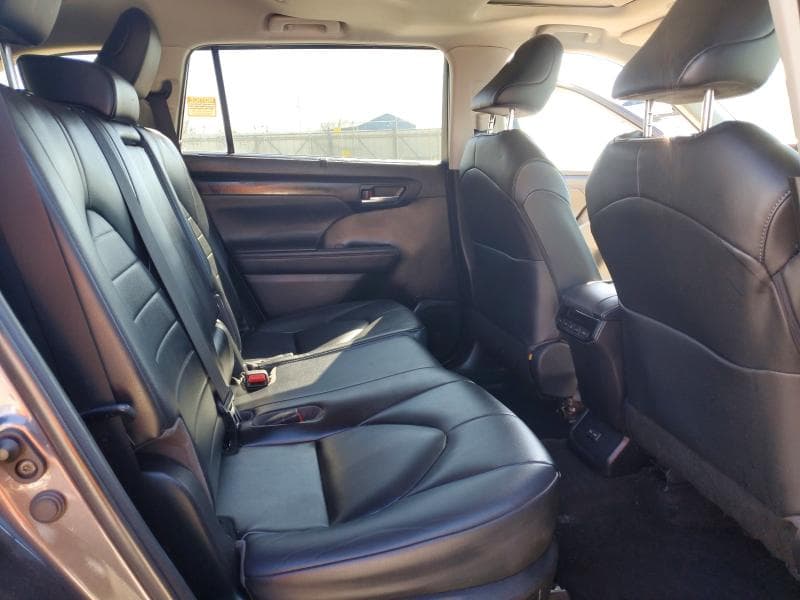 2023 TOYOTA HIGHLANDER XLE 11
