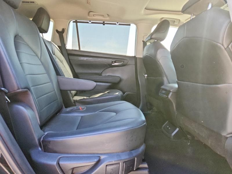 2020 TOYOTA HIGHLANDER XLE 11