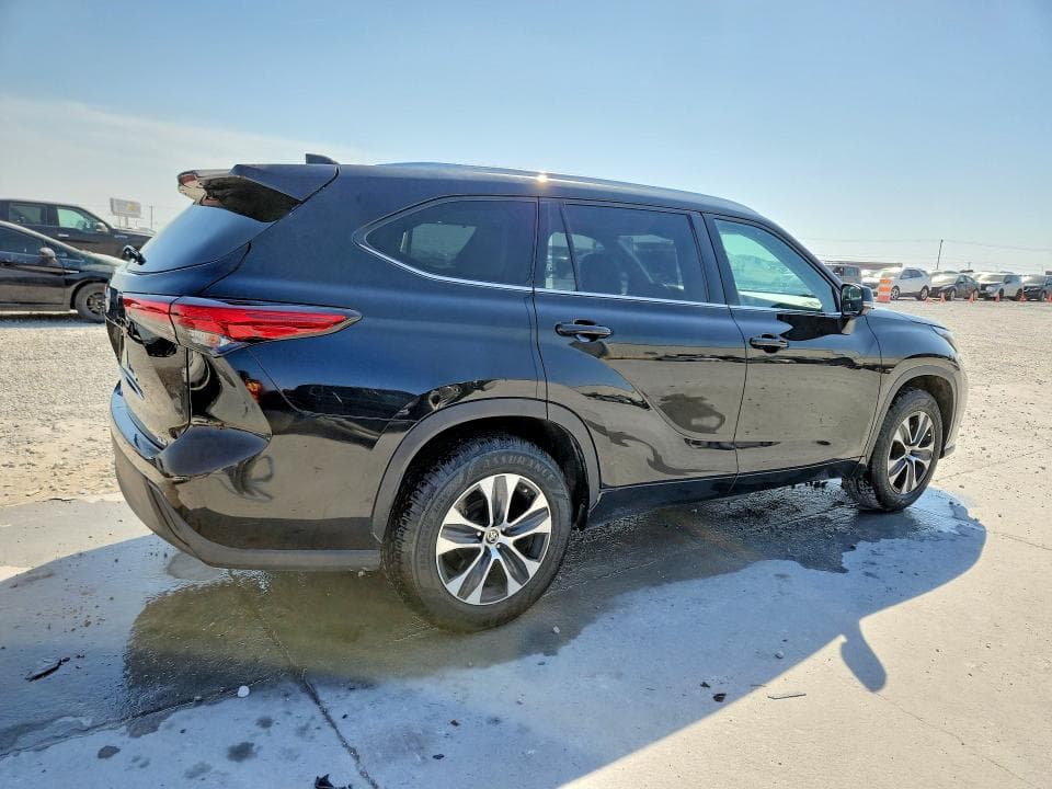 2020 TOYOTA HIGHLANDER XLE 3