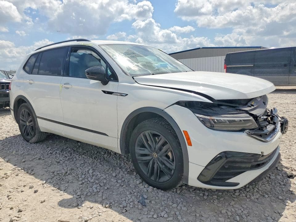 2022 VOLKSWAGEN TIGUAN SE R-LINE BLACK 4