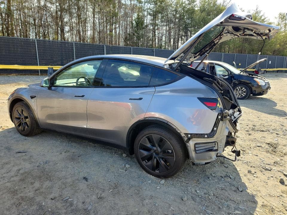 2024 TESLA MODEL Y 2