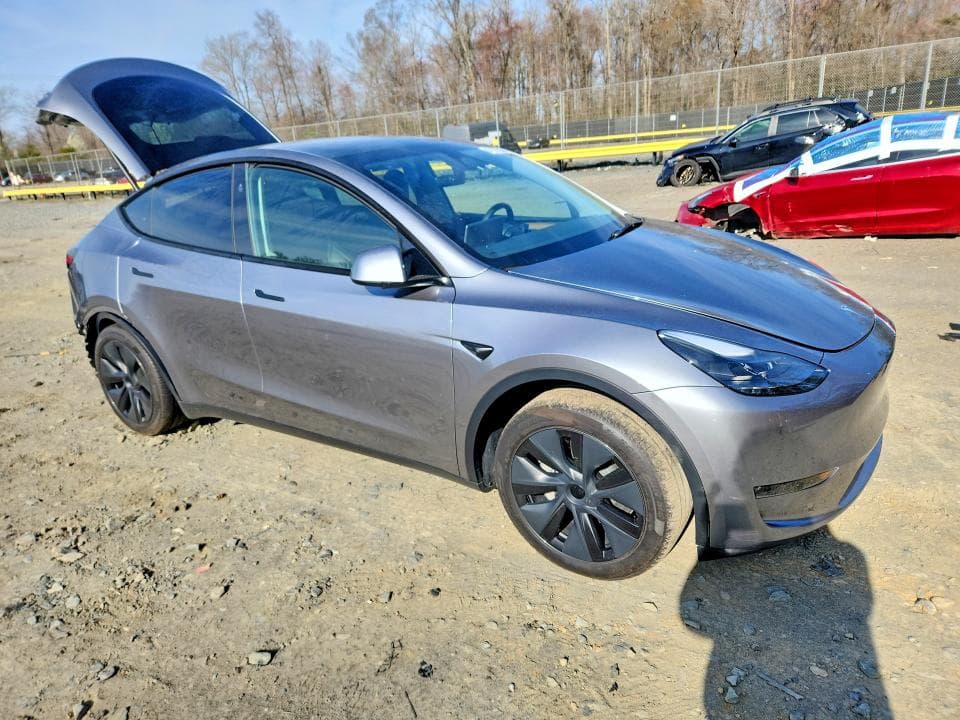 2024 TESLA MODEL Y 4