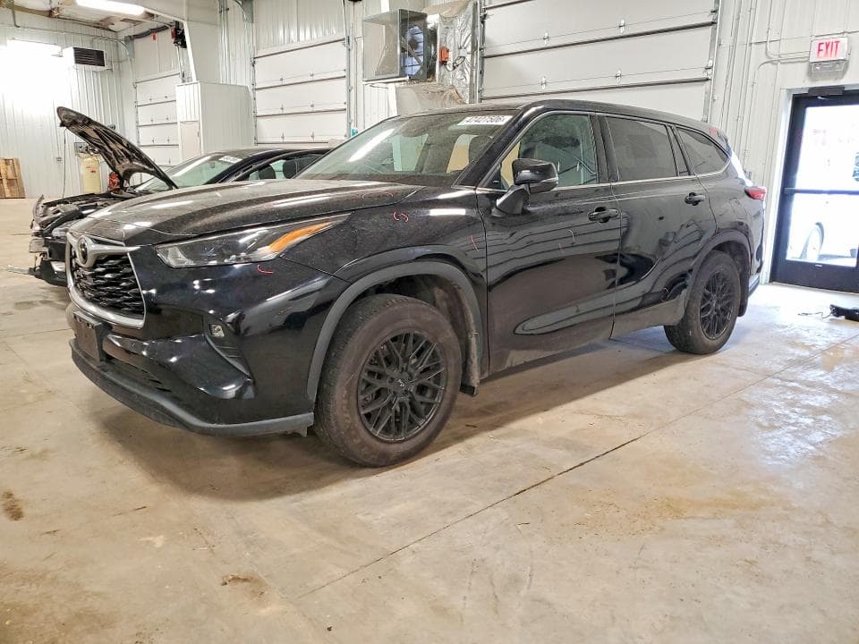 2022 TOYOTA HIGHLANDER LE - 1