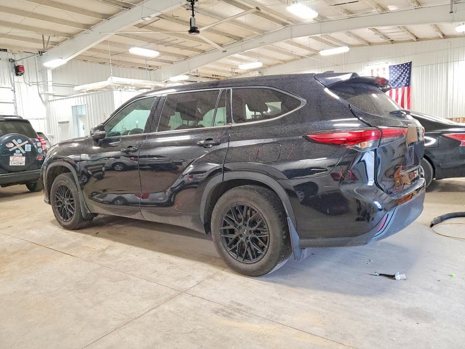 2022 TOYOTA HIGHLANDER LE 2