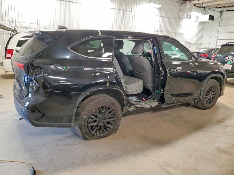 2022 TOYOTA HIGHLANDER LE 3