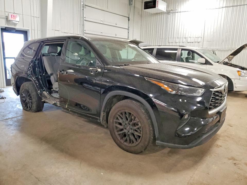 2022 TOYOTA HIGHLANDER LE 4