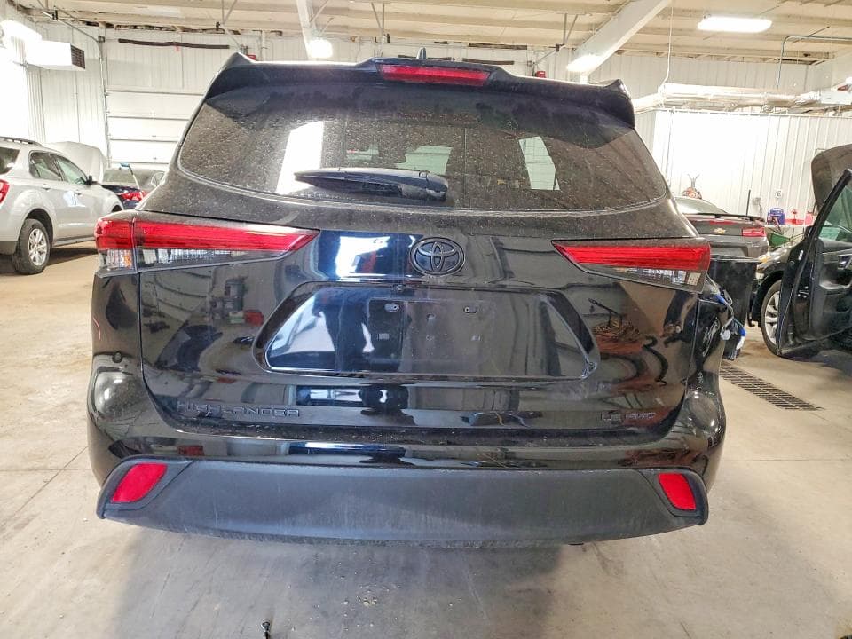 2022 TOYOTA HIGHLANDER LE 6