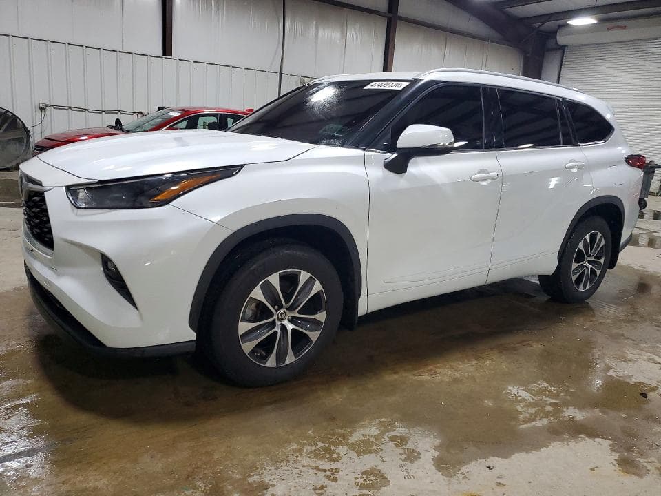 2022 TOYOTA HIGHLANDER XLE XLE - 1