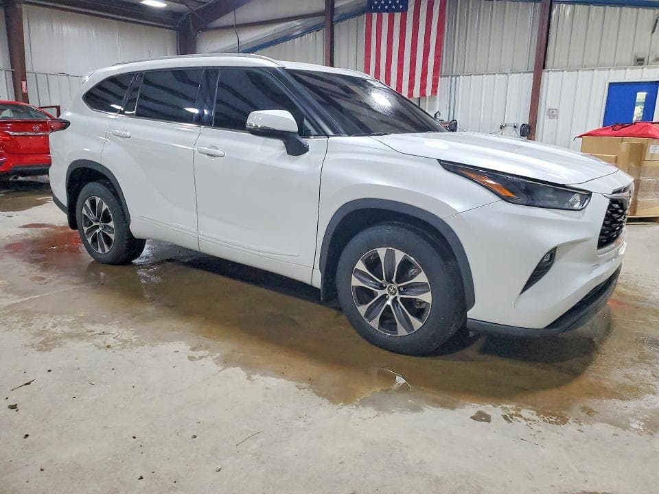 2022 TOYOTA HIGHLANDER XLE XLE 4