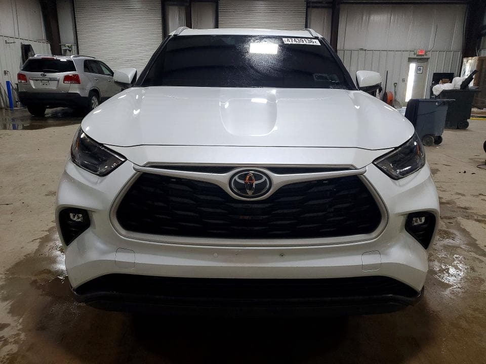 2022 TOYOTA HIGHLANDER XLE XLE 5