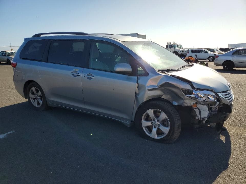 2017 TOYOTA SIENNA LE 8-PASSENGER LE 8-PASSENGER 4