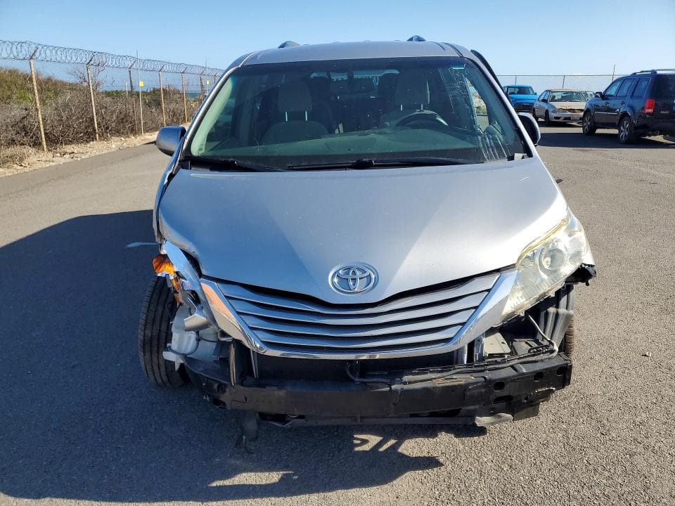 2017 TOYOTA SIENNA LE 8-PASSENGER LE 8-PASSENGER 5