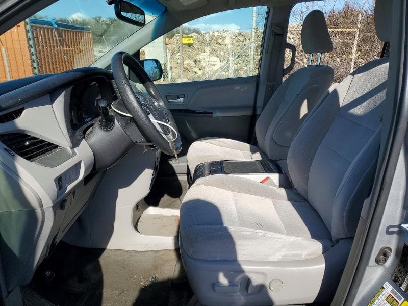 2017 TOYOTA SIENNA LE 8-PASSENGER LE 8-PASSENGER 7