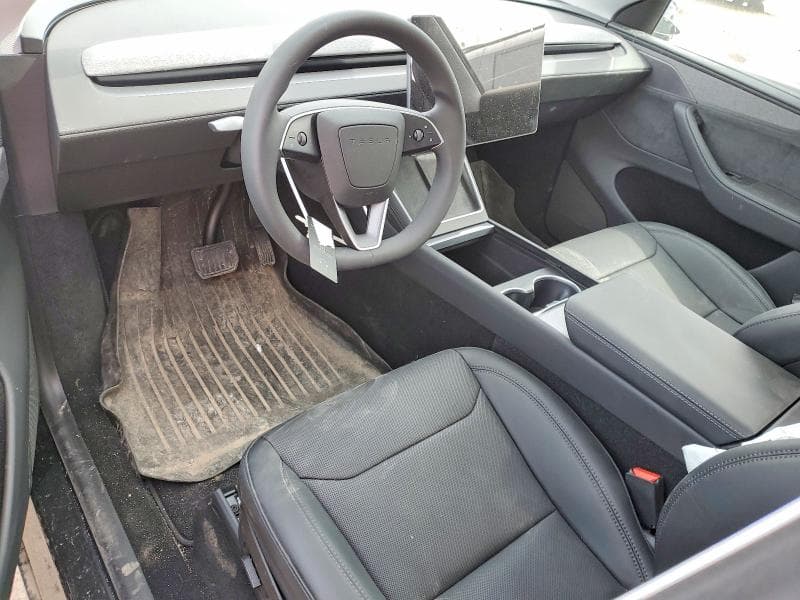 2026 TESLA MODEL Y 8