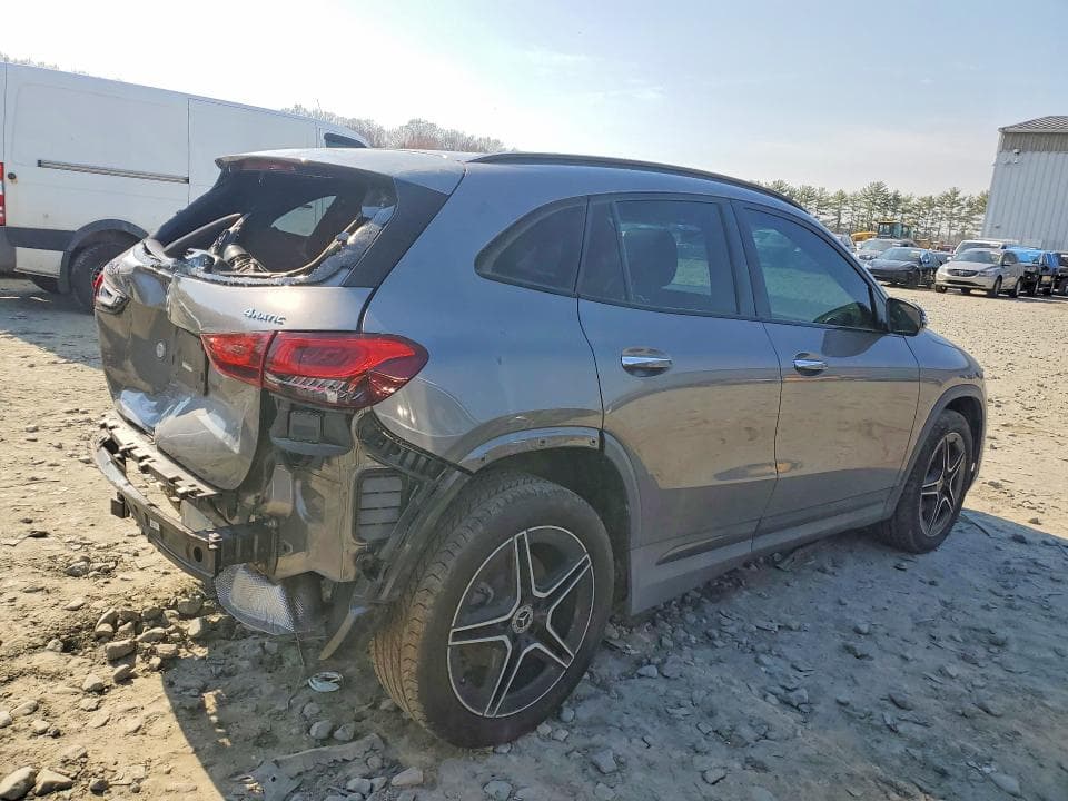 2022 MERCEDES-BENZ GLA 250 4MATIC 3