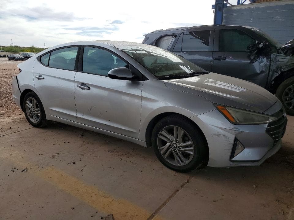 2019 HYUNDAI ELANTRA SEL 4