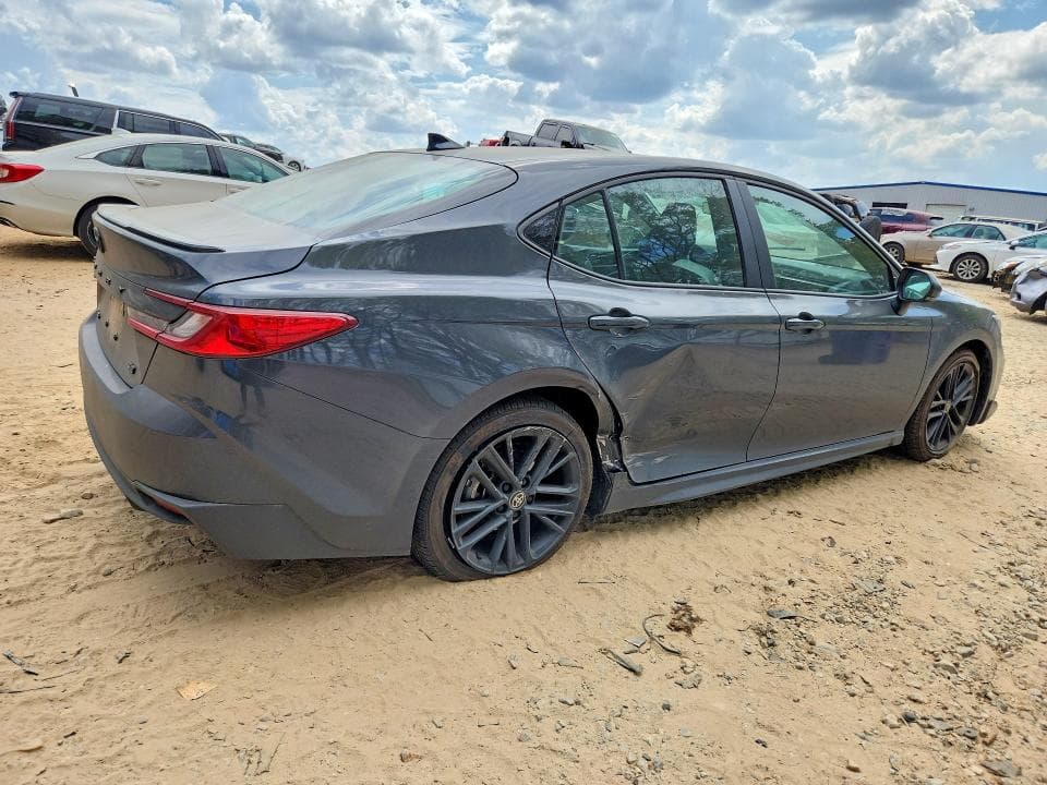 2025 TOYOTA CAMRY SE 3