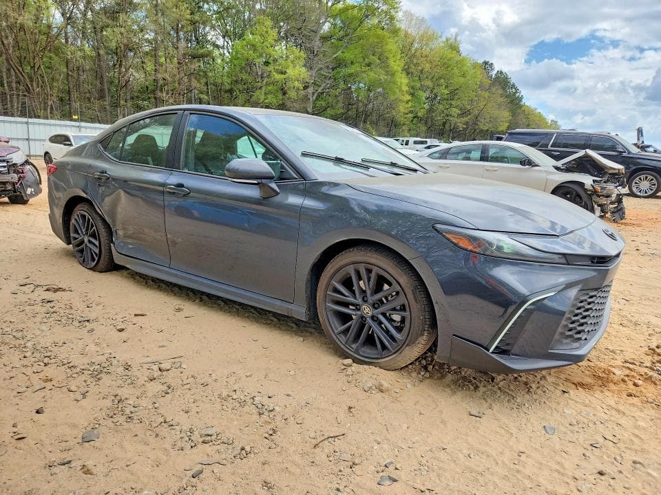 2025 TOYOTA CAMRY SE 4