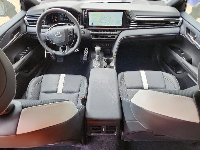 2025 TOYOTA CAMRY SE 8