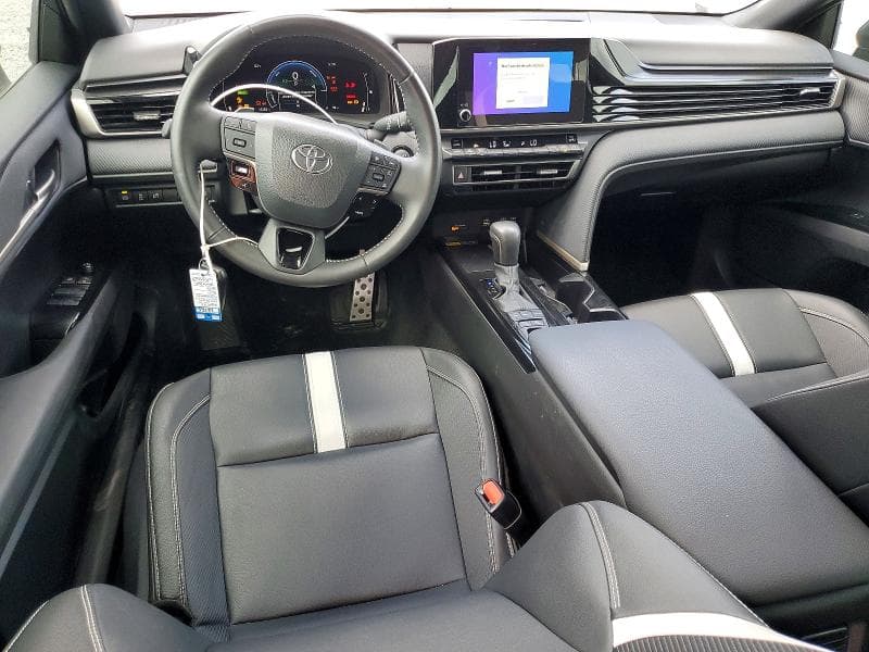 2025 TOYOTA CAMRY SE 8